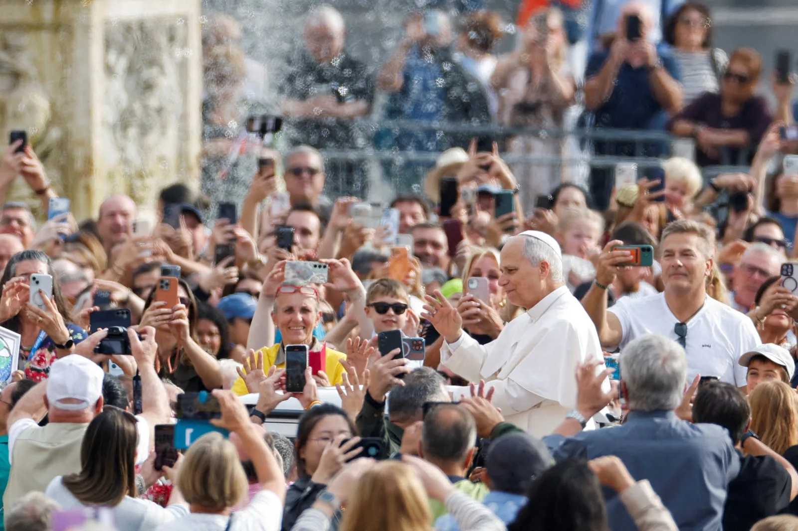 No Vaticano, Leão XIV pede proteção de Nossa Senhora Aparecida aos brasileiros