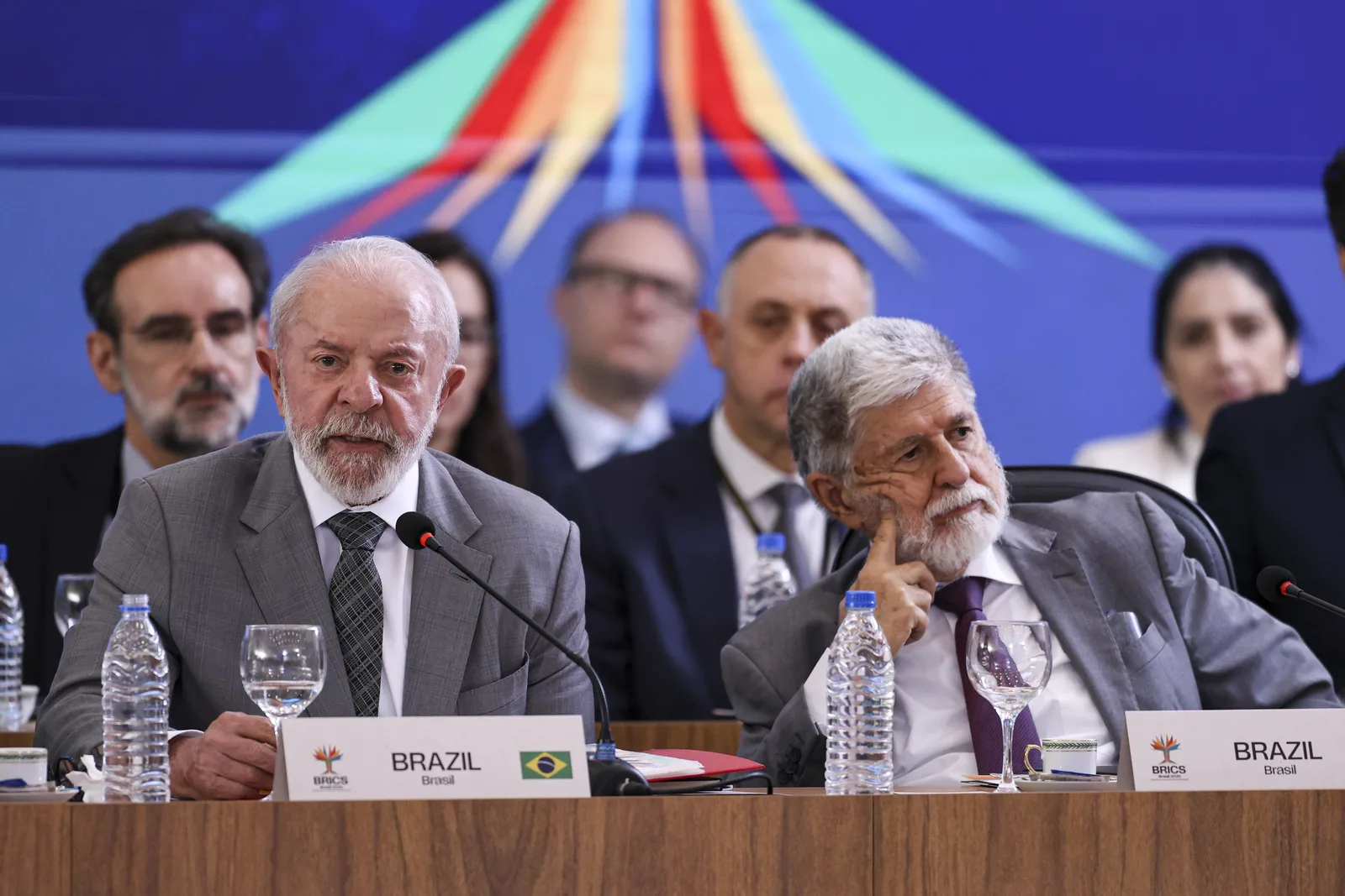 Amorim critica sanções e tarifas dos EUA em meio à articulação regional de Trump