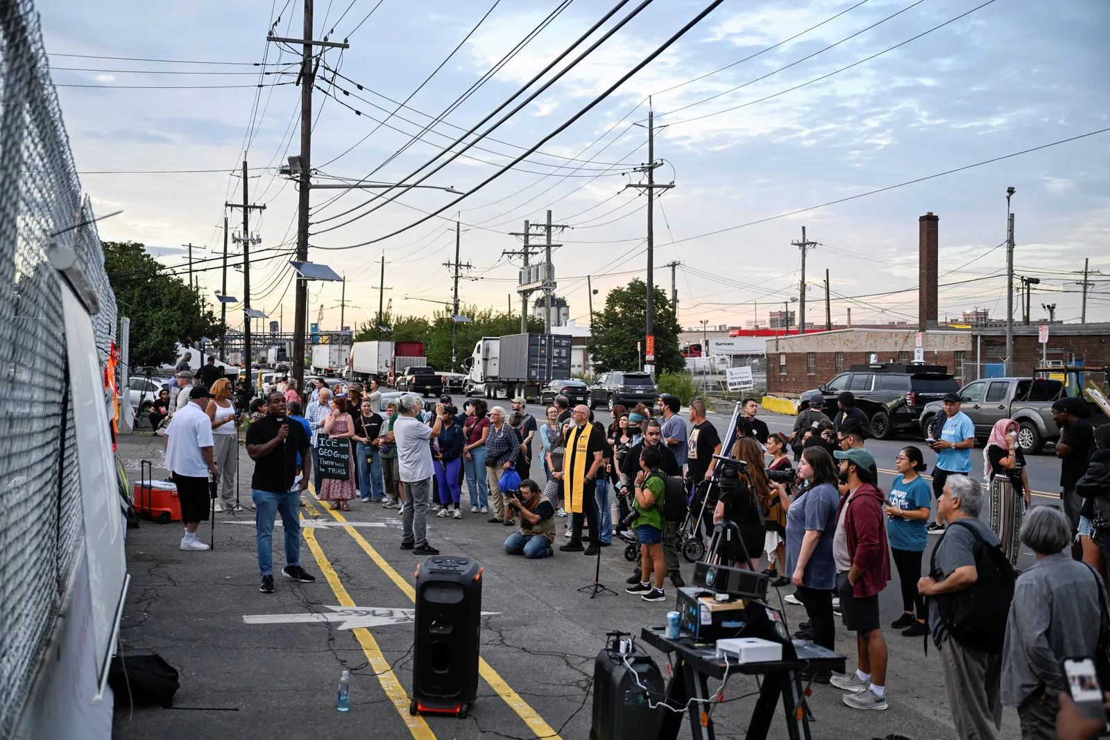 Batida do ICE em supermercado de Nova Jersey termina com 18 detenções