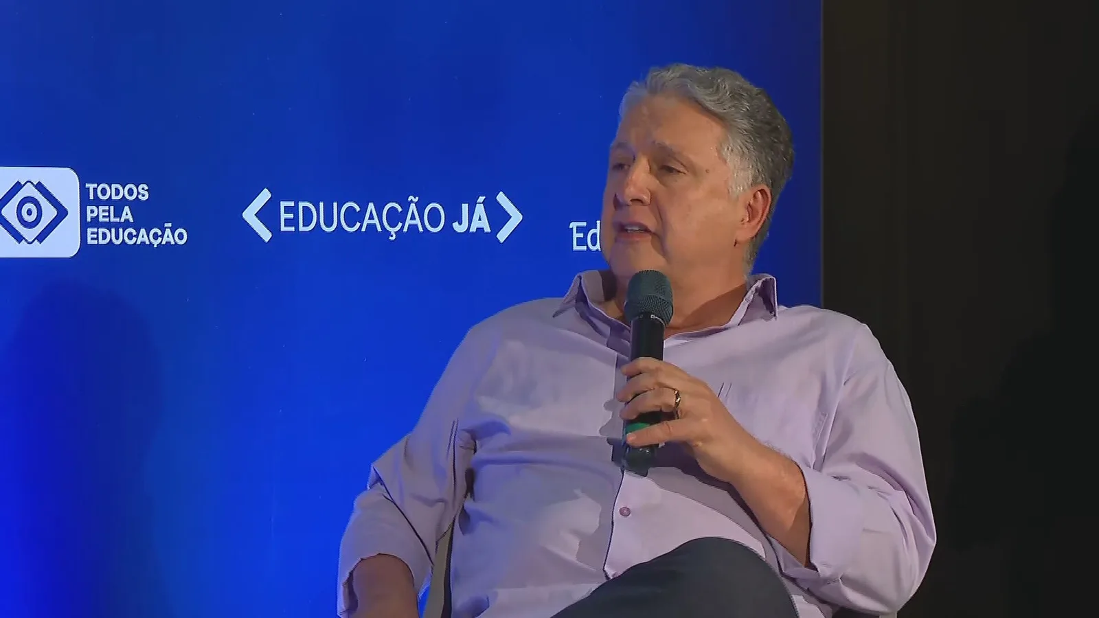 Garotinho vincula ensino tecnológico à formação de professores no Rio