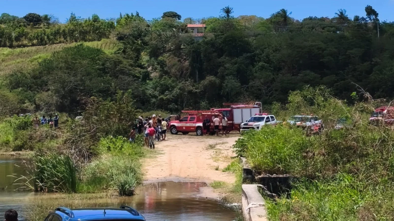 Homem fica preso em carro submerso e morre em açude na Paraíba
