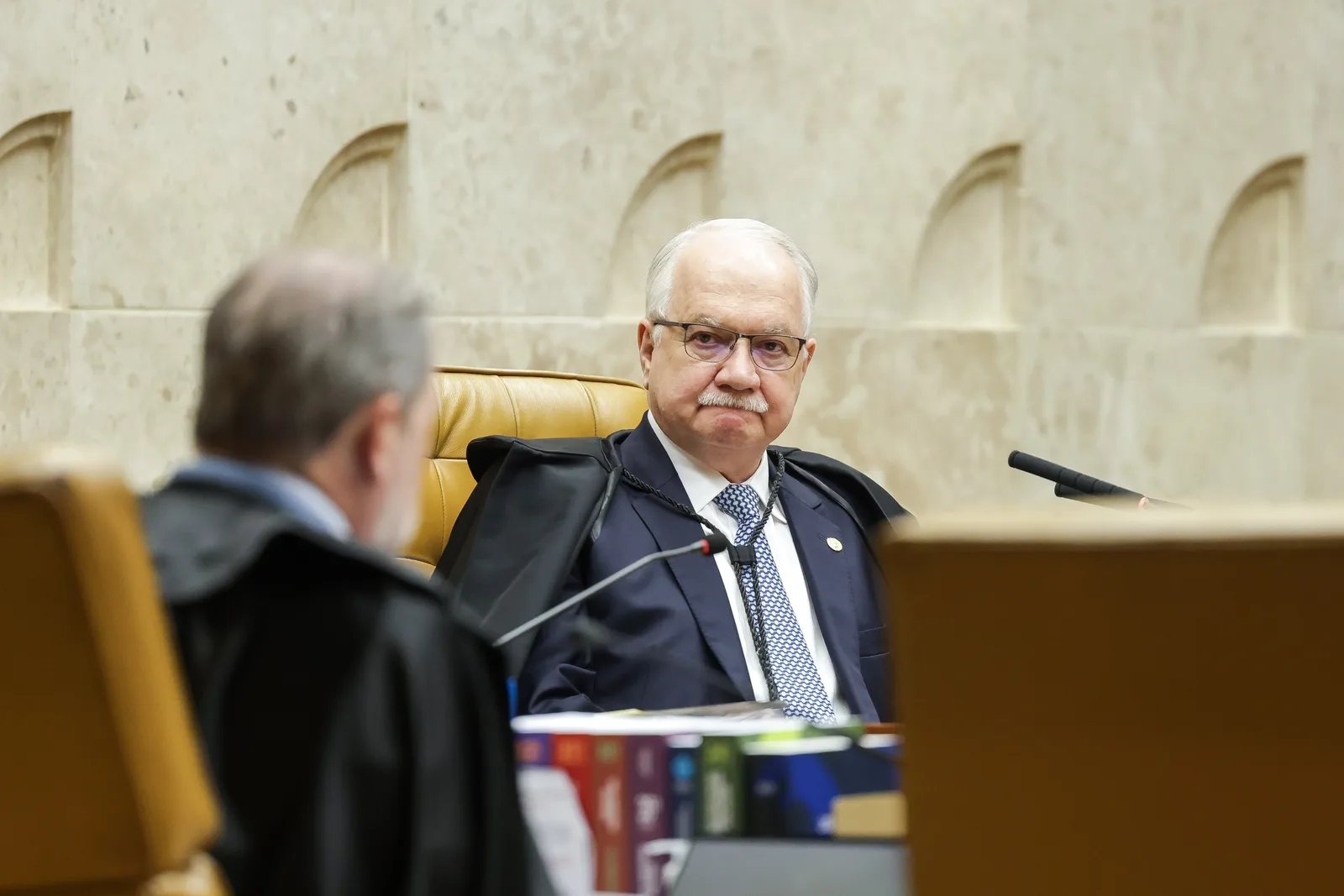 Fachin pede manifestação de Mendonça sobre recurso da AGU contra afastamento na PF