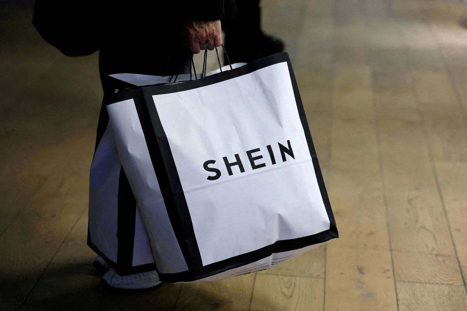 Shein perde cerca de US$ 5 bilhões após estreia em Hong Kong