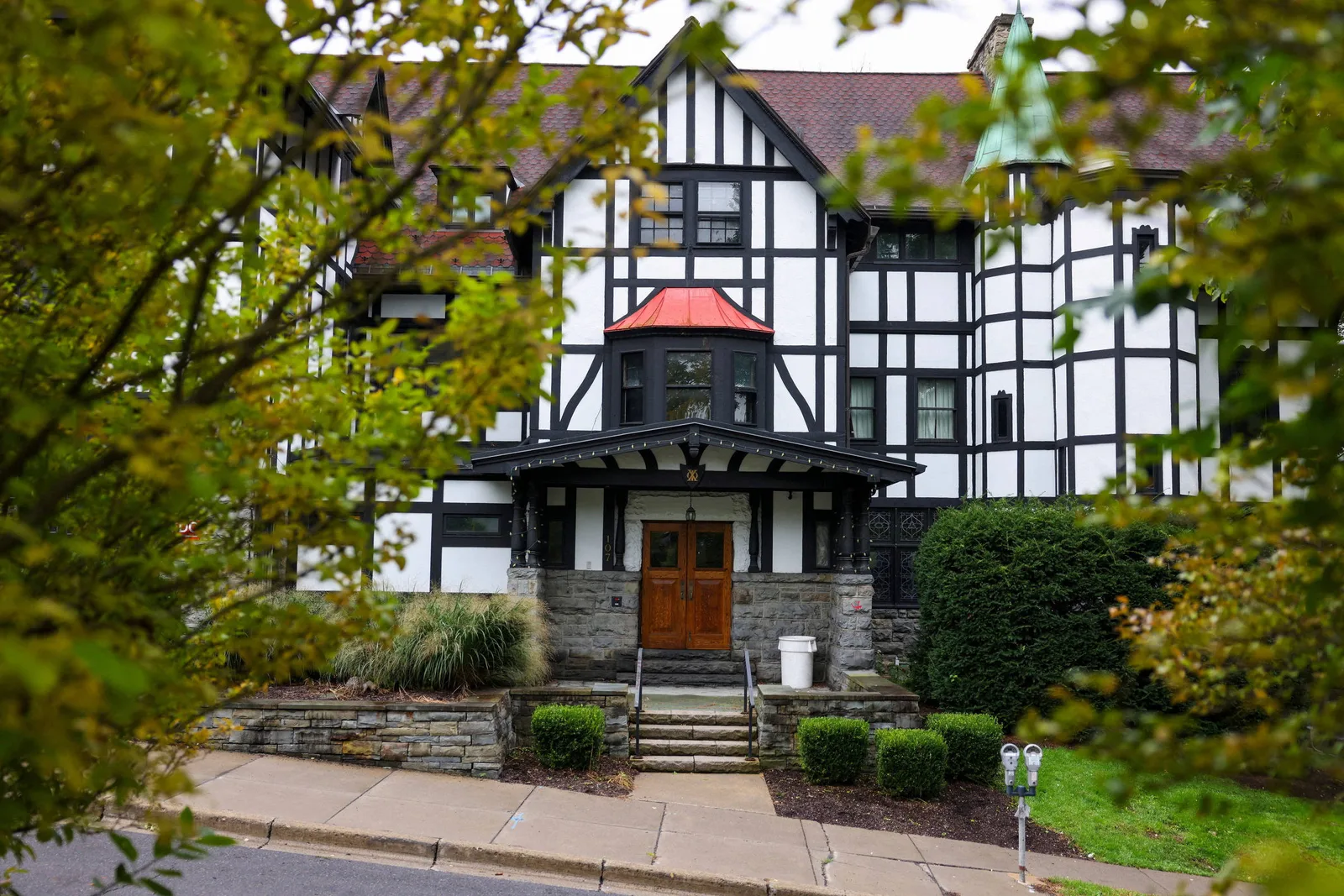 Mensagens e depoimentos reconstroem semanas decisivas após festa em Cornell