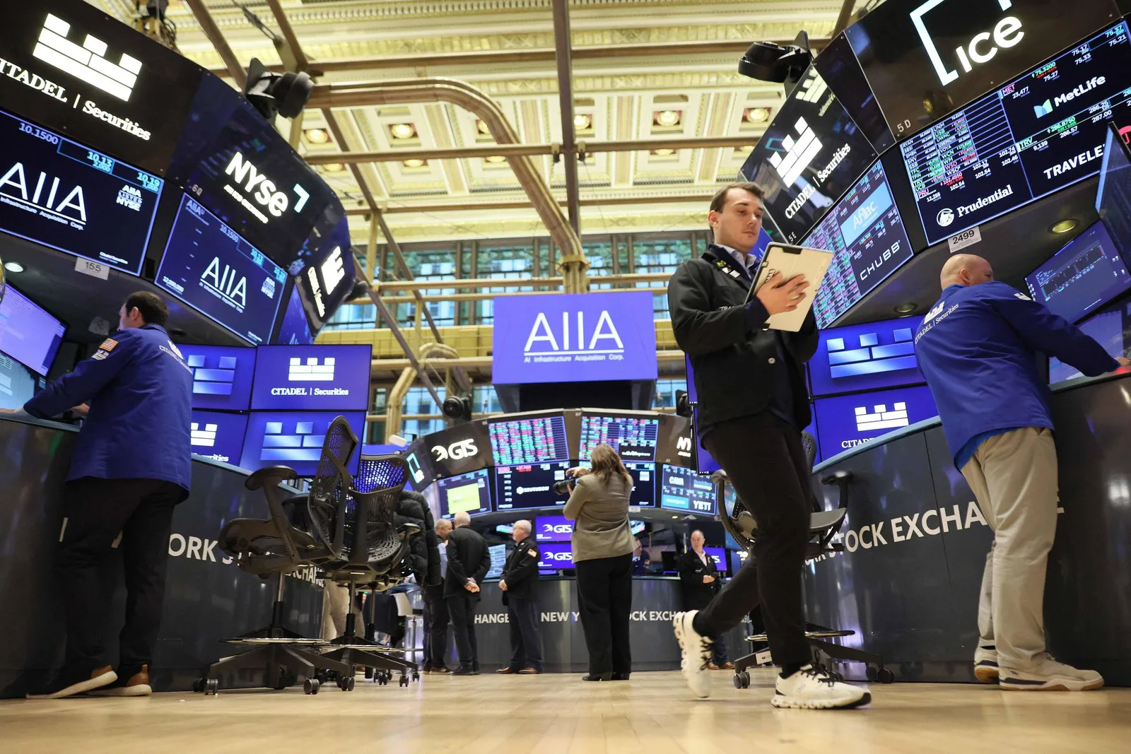 Dívida de empresas de tecnologia supera US$ 1 trilhão, aponta BIS