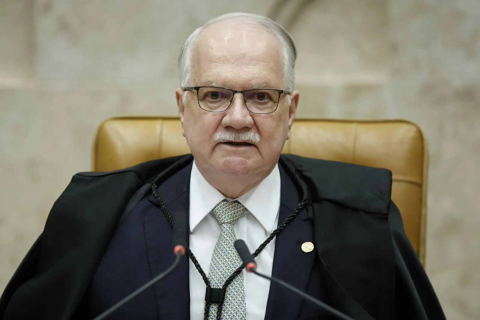 Toga do STF identifica ministros e simboliza impessoalidade da Justiça