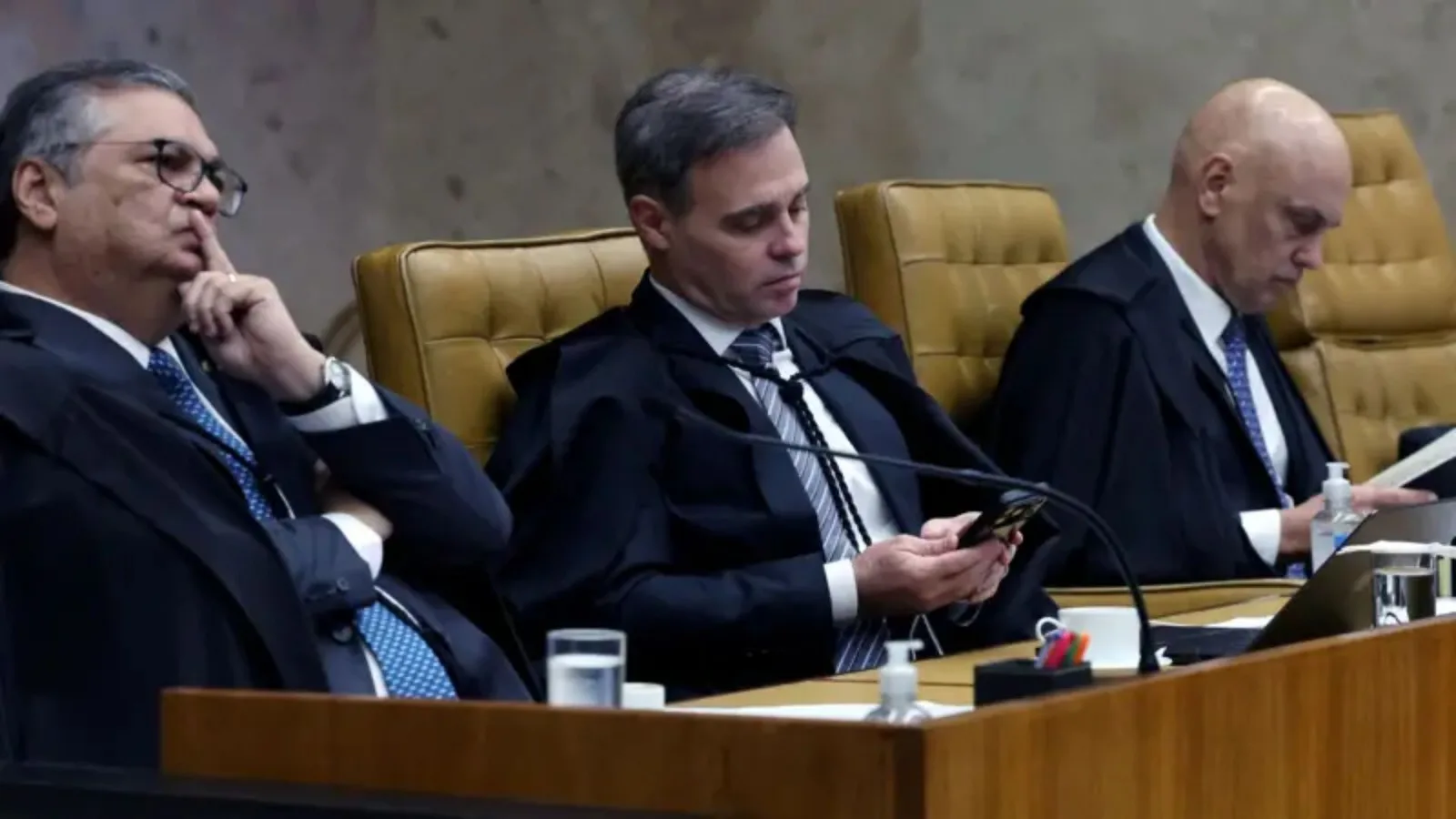 Sessão sobre Moraes termina sem decisão e repercute fora do Brasil