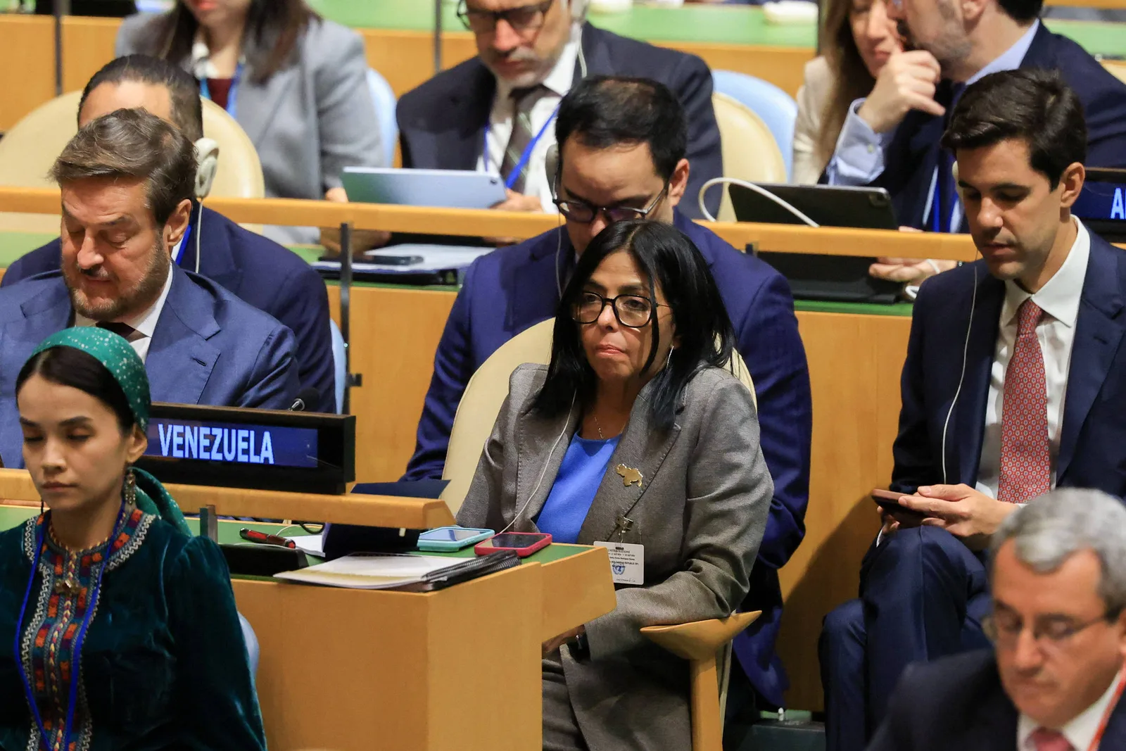 Trump destaca petróleo venezuelano após reunião com Delcy Rodríguez na ONU