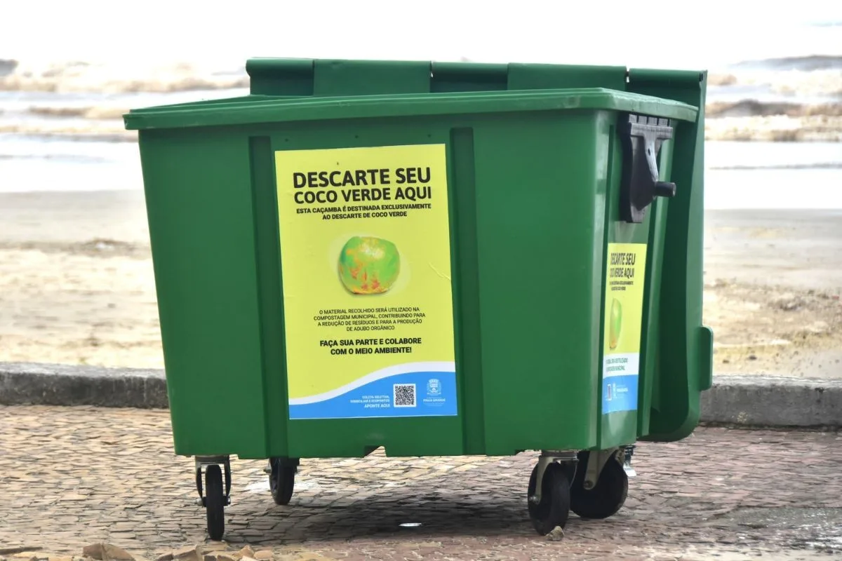 Praia Grande transforma cocos recolhidos na orla em adubo para áreas verdes