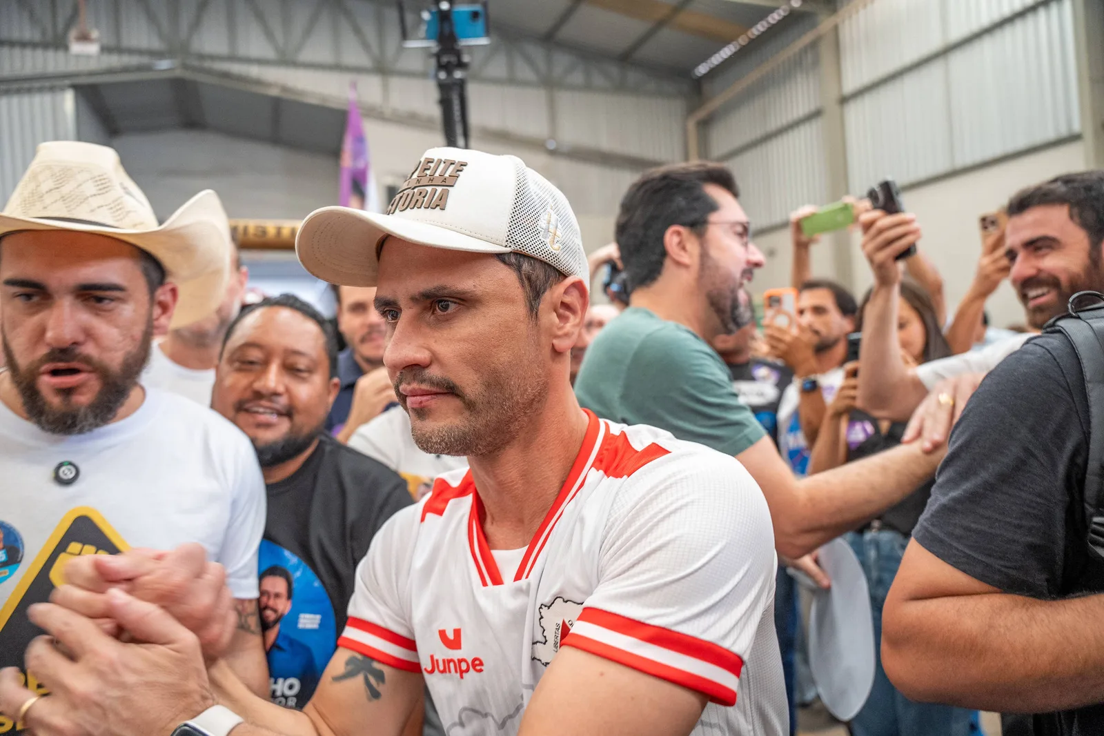 Cleitinho prioriza interior e redes sociais no início da campanha em Minas