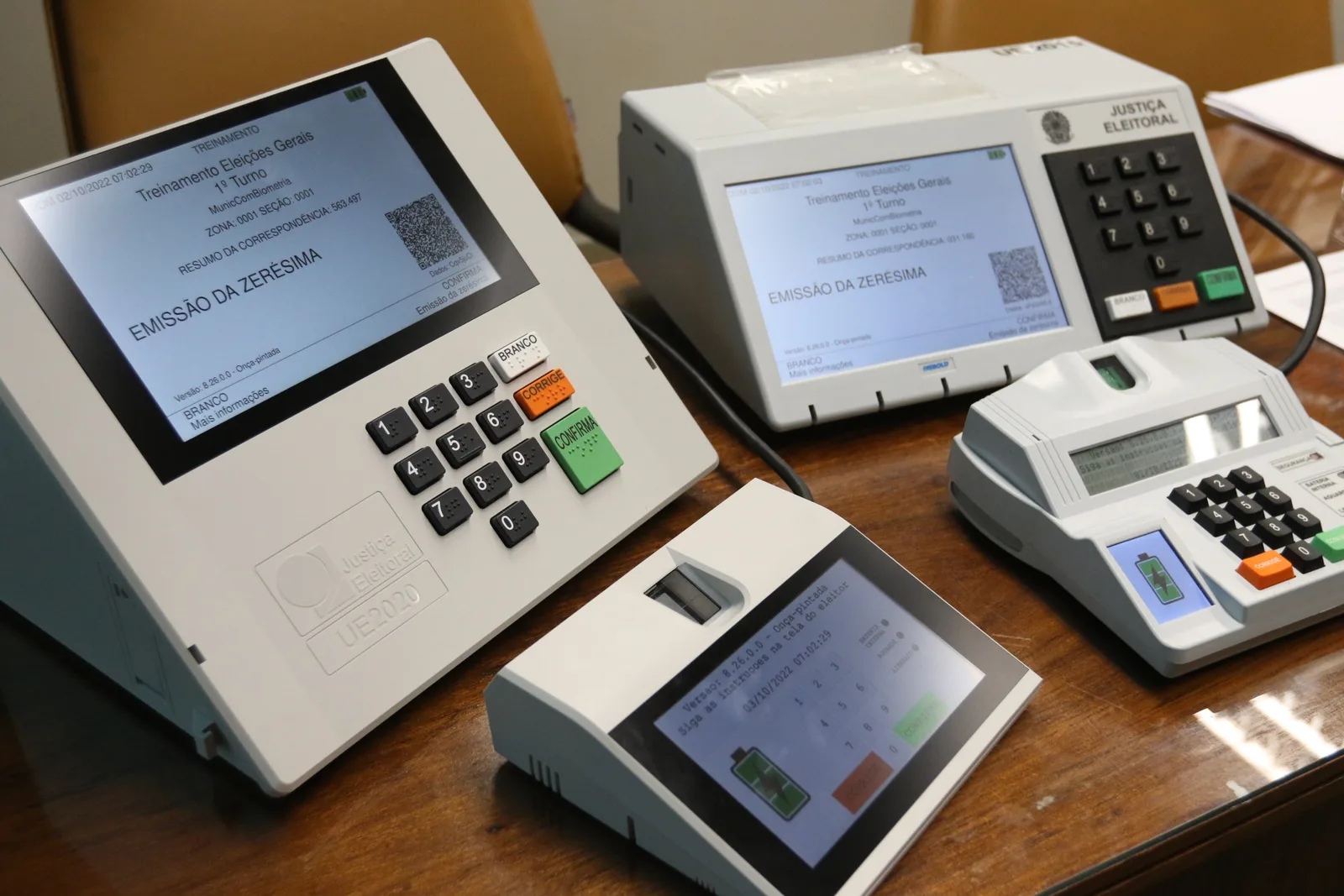 Ministro do TSE propõe converter votos de candidaturas fictícias em votos de legenda