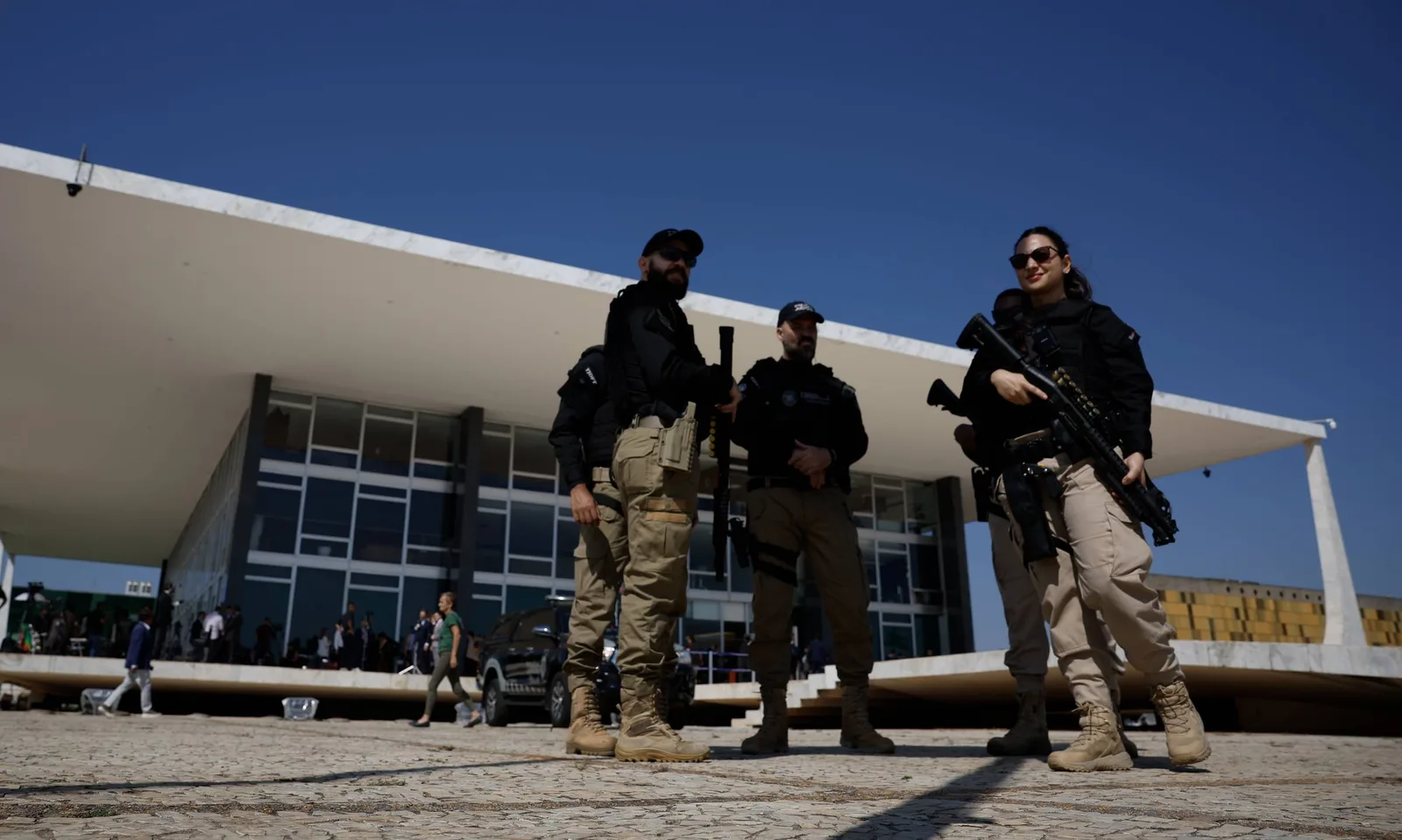 Professores apontam manobras para prolongar sessão sobre caso no STF