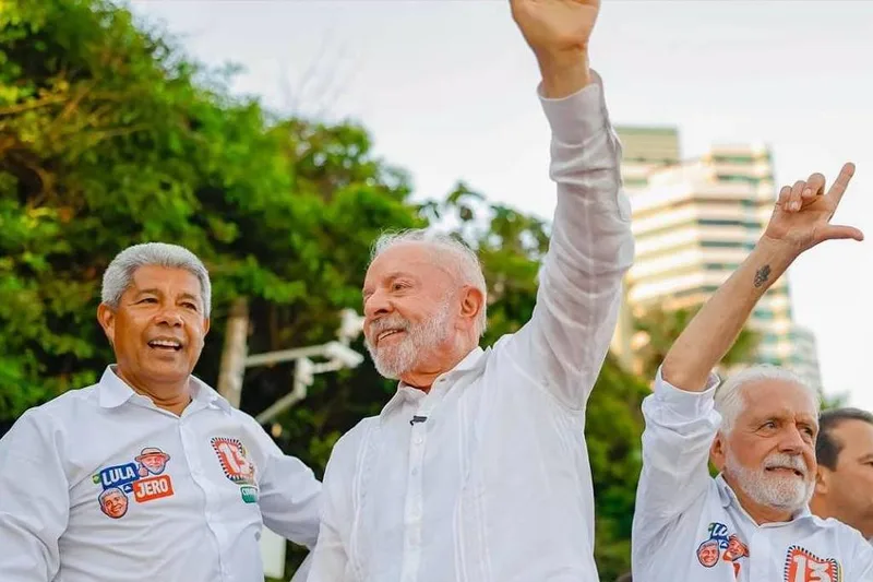 Lula critica Flávio Bolsonaro e pede voto contra ACM Neto na Bahia