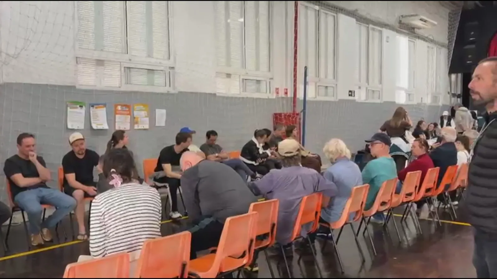 Eleitores que estavam nas seções até 17h puderam votar no Rio Grande do Sul