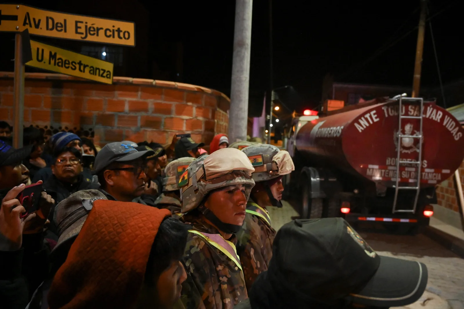 Investigação apura segunda explosão em unidade militar na Bolívia