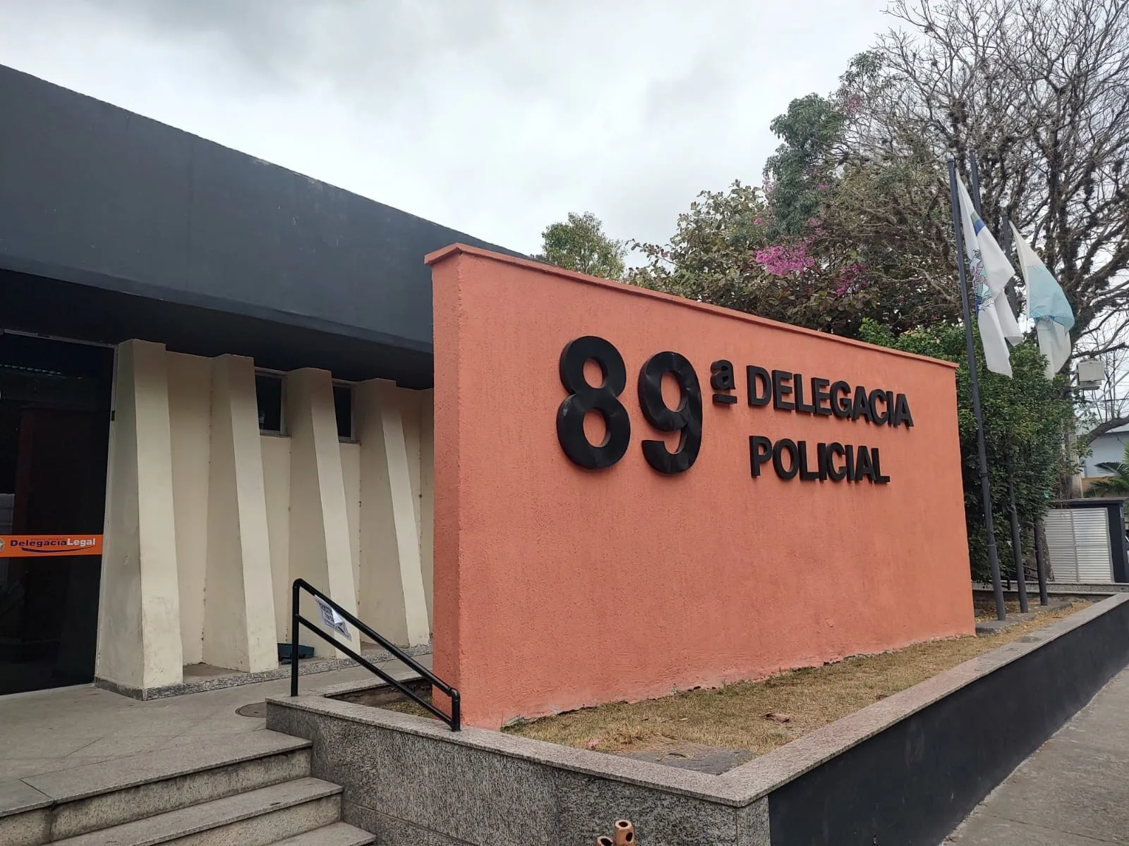 Confronto em Resende atinge duas viaturas da Polícia Militar