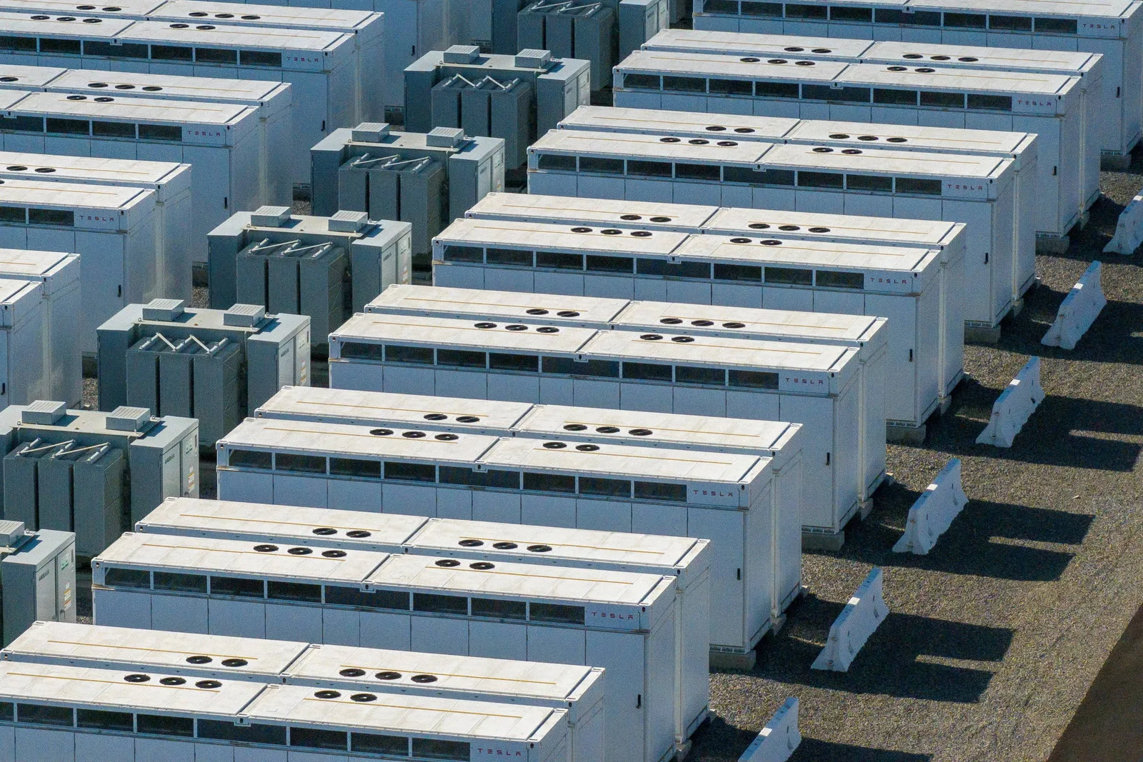 Aneel abre consulta sobre controle de geração distribuída e prevê baterias no Acre
