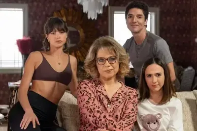 Pilar pede ajuda a Tom para agir contra Adriana em Quem Ama Cuida
