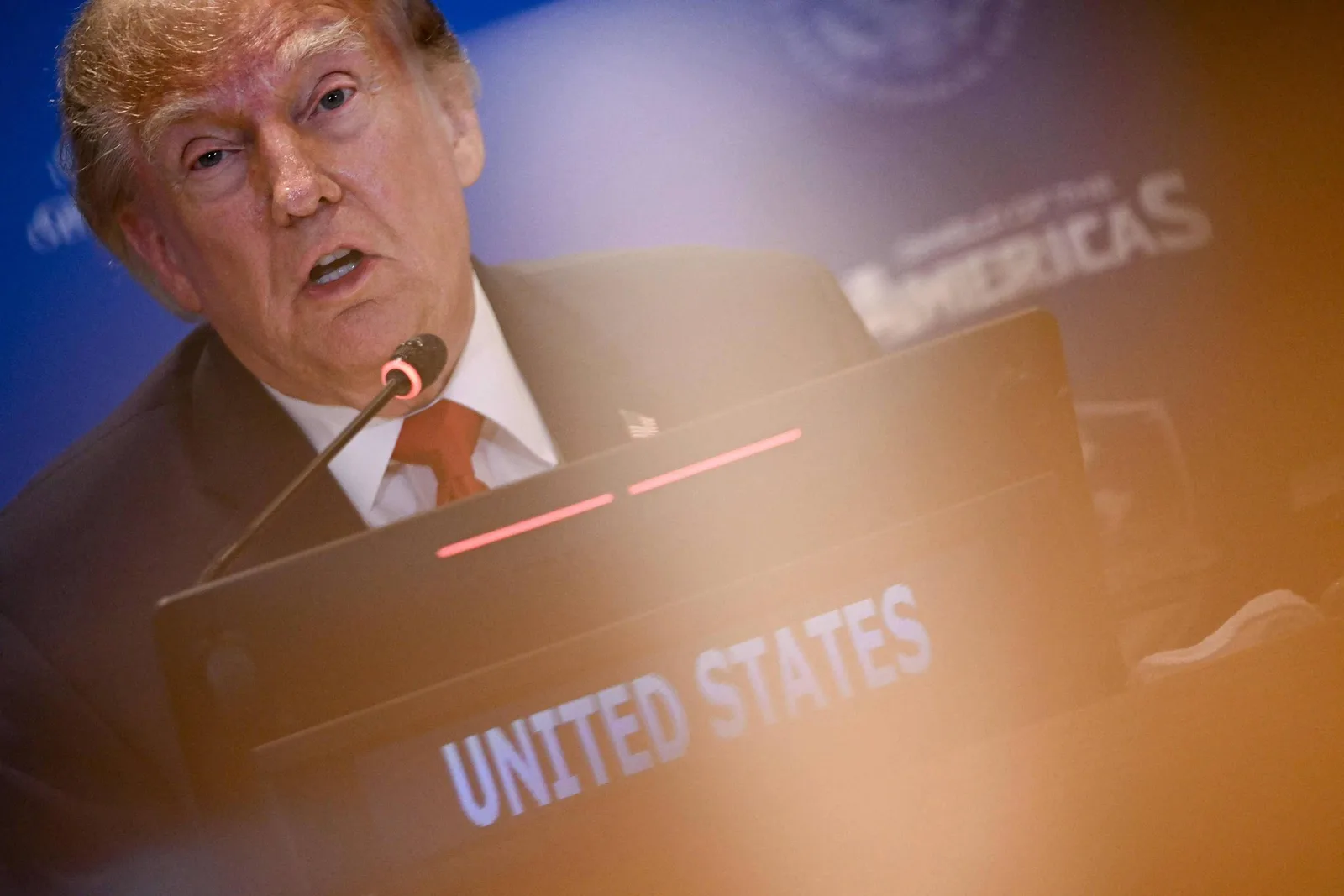 Trump mantém embargo marítimo e avalia nova ofensiva contra o Irã