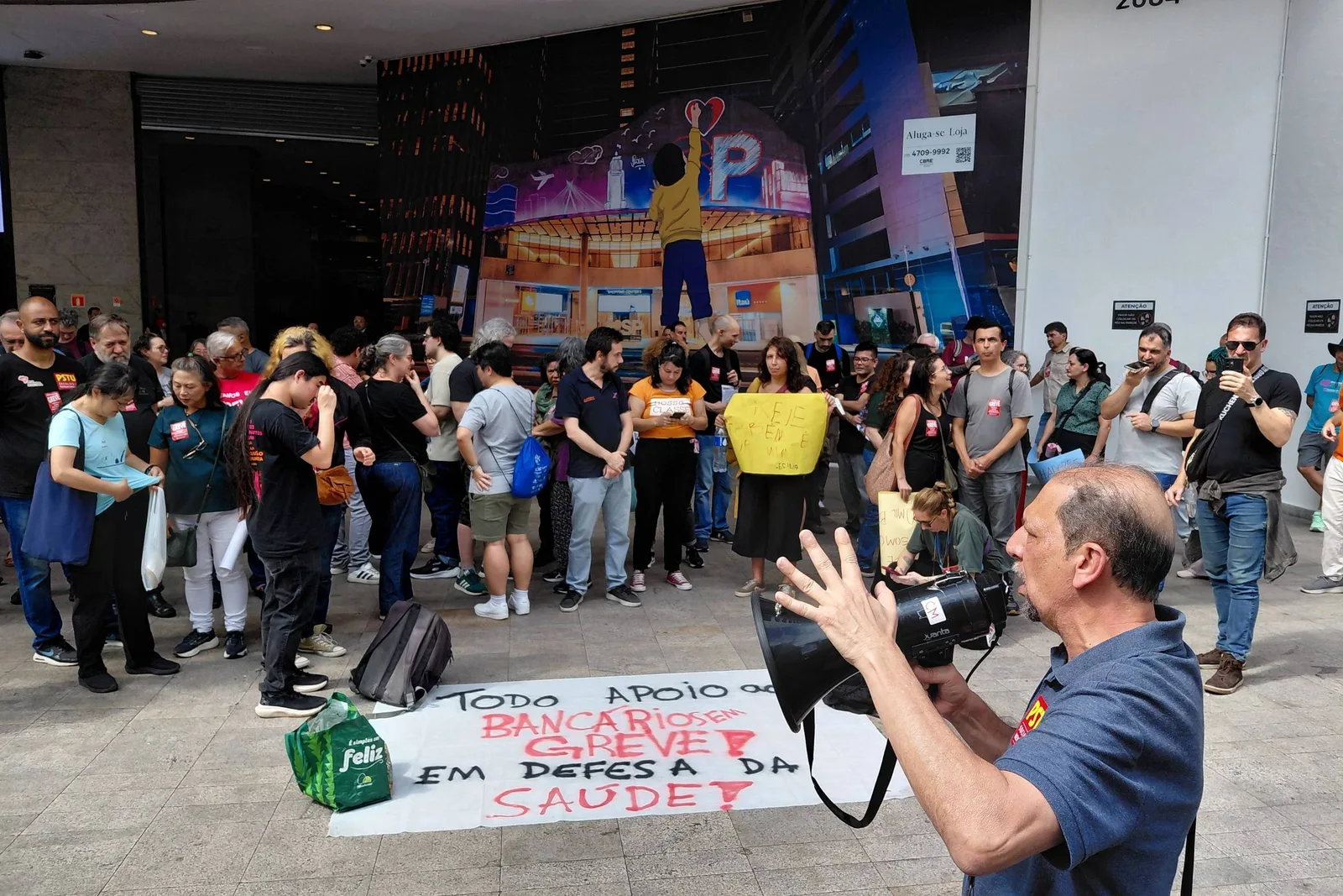 Protesto de bancários antecede análise do plano de saúde da Caixa pelo TST
