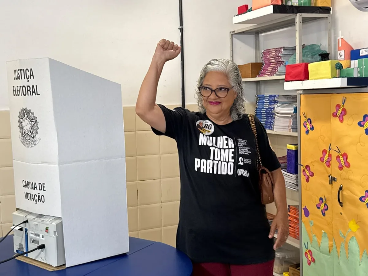 Lenilda Luna vota em Maceió e defende escolha consciente nas urnas