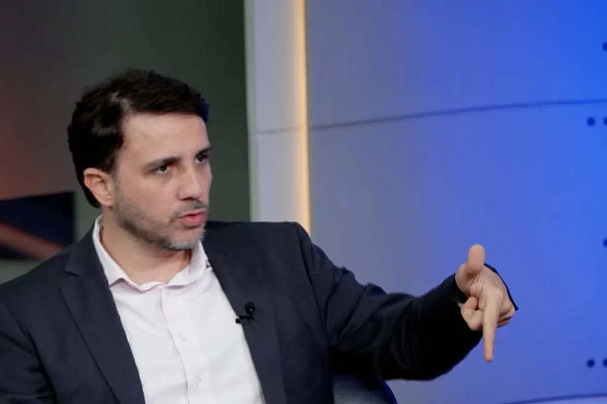 Renan Santos acusa Flávio Bolsonaro e descarta apoio no segundo turno