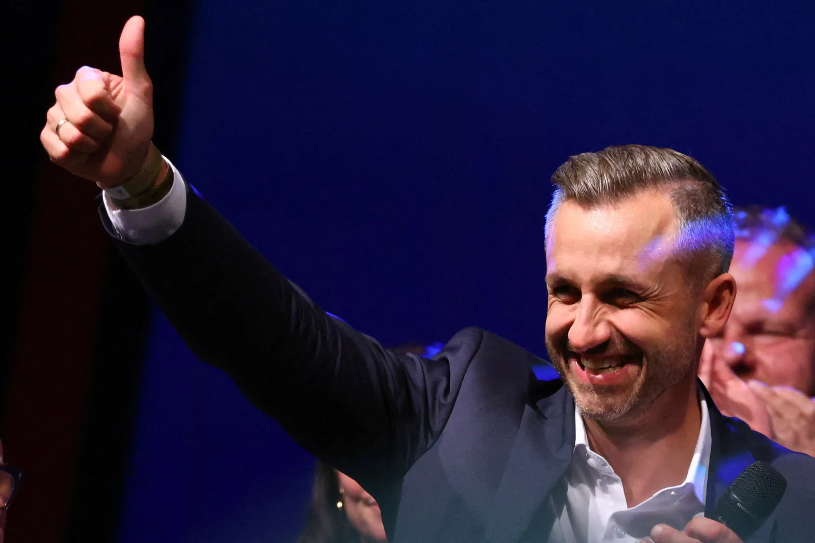 AfD fica a três cadeiras da maioria e busca apoio para governar na Saxônia-Anhalt