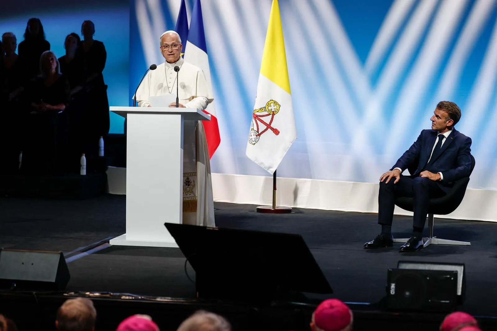 Leão XIV pede diálogo na Europa e critica rearmamento