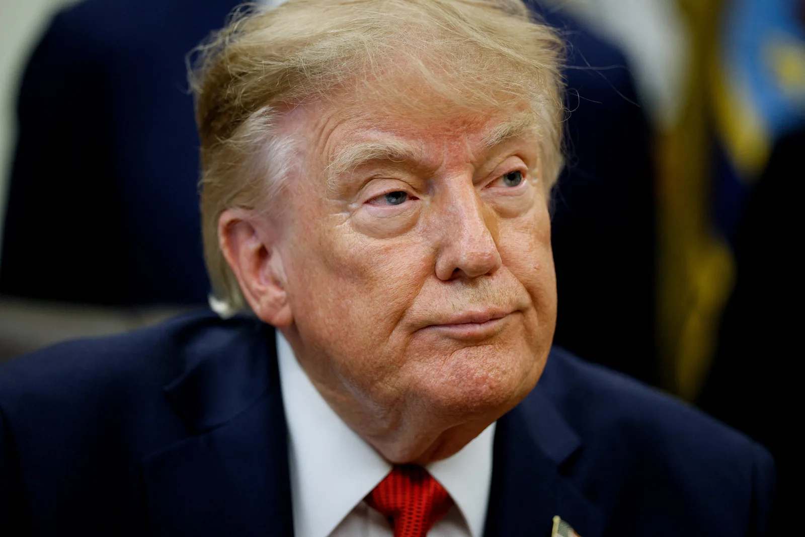 Aprovação de Trump cai a 32%, menor nível registrado por instituto