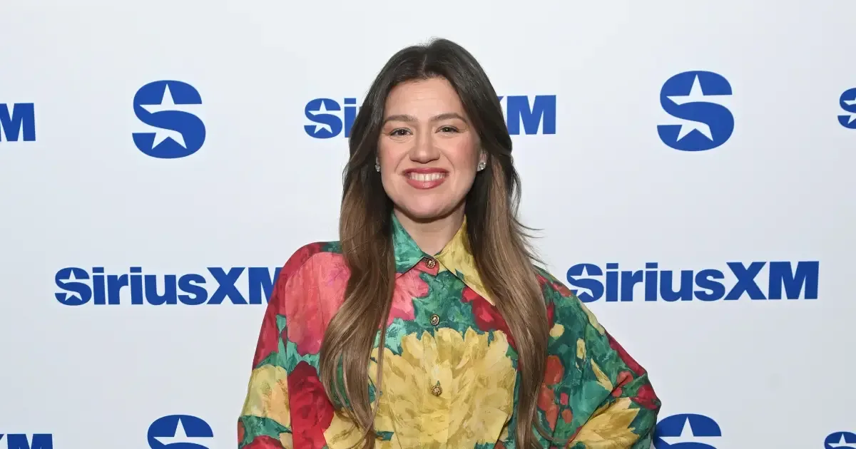 Kelly Clarkson acusa loja de desprezo e contesta explicação sobre peça de mágica