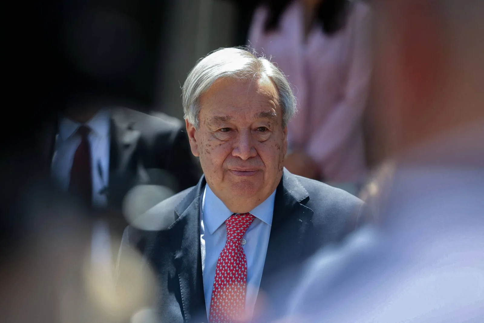 Mandato de Guterres termina sob críticas à mediação de conflitos e defesa da ONU