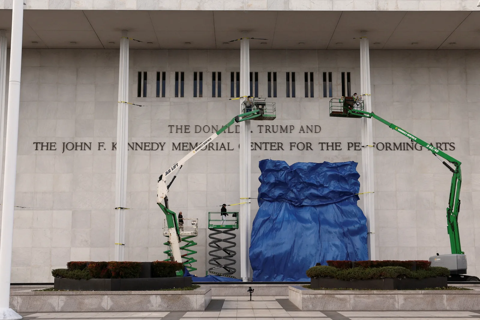 Trump condiciona reforma do Kennedy Center à adoção de seu nome