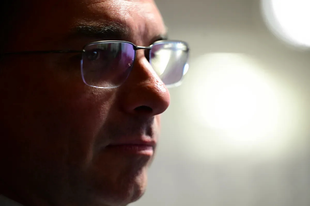 Histórico de Flávio Bolsonaro é marcado por várias acusações de ligações com o crime organizado