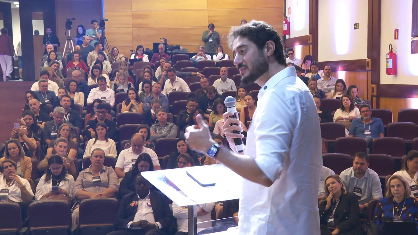 Em Minas, Gabriel Azevedo propõe consórcios e plano para saúde pública