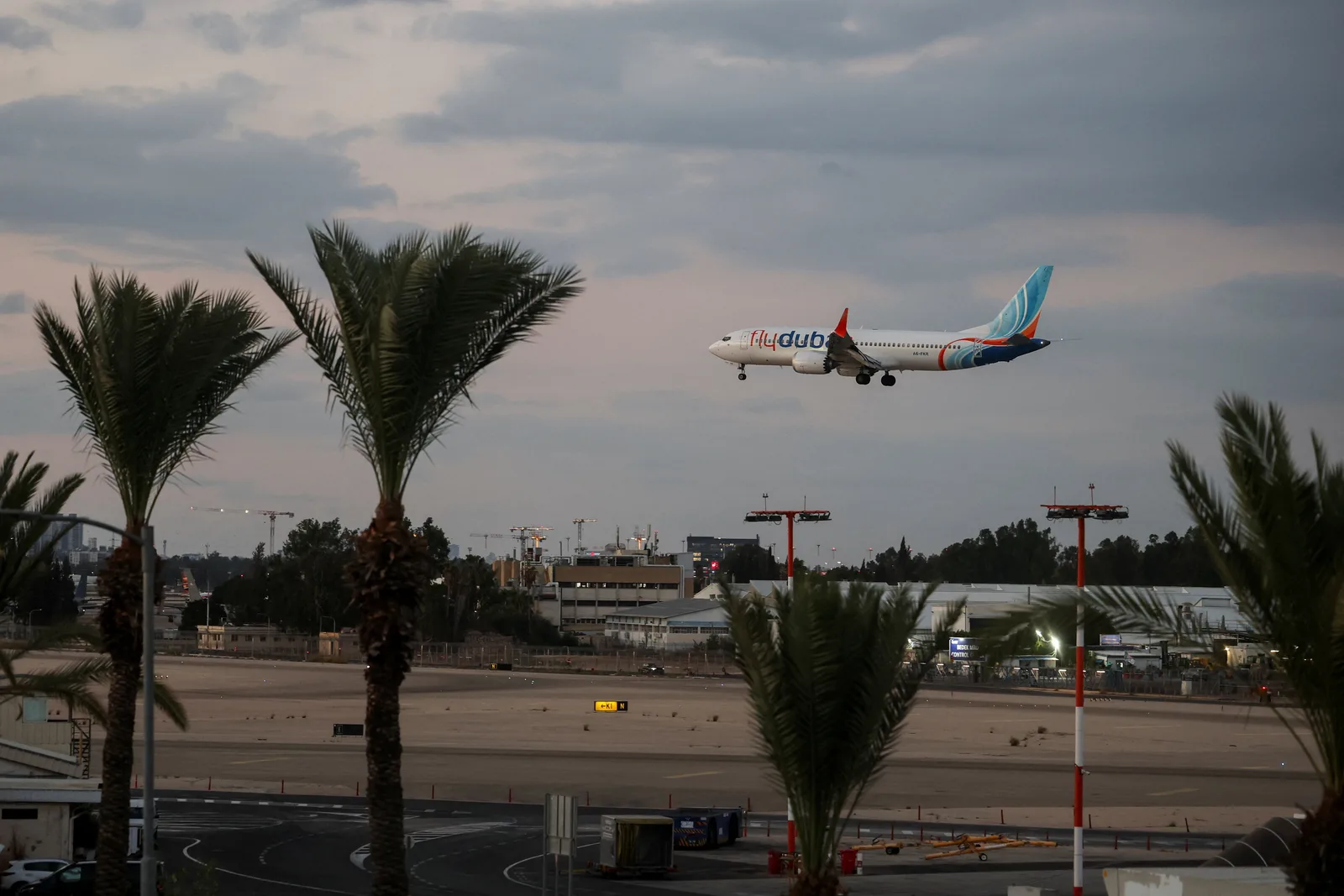 Pouso na Arábia Saudita encerra crise em voo da Flydubai para Tel Aviv