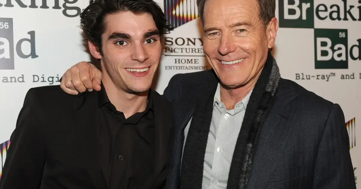 Bryan Cranston lamenta morte de RJ Mitte, seu filho em Breaking Bad