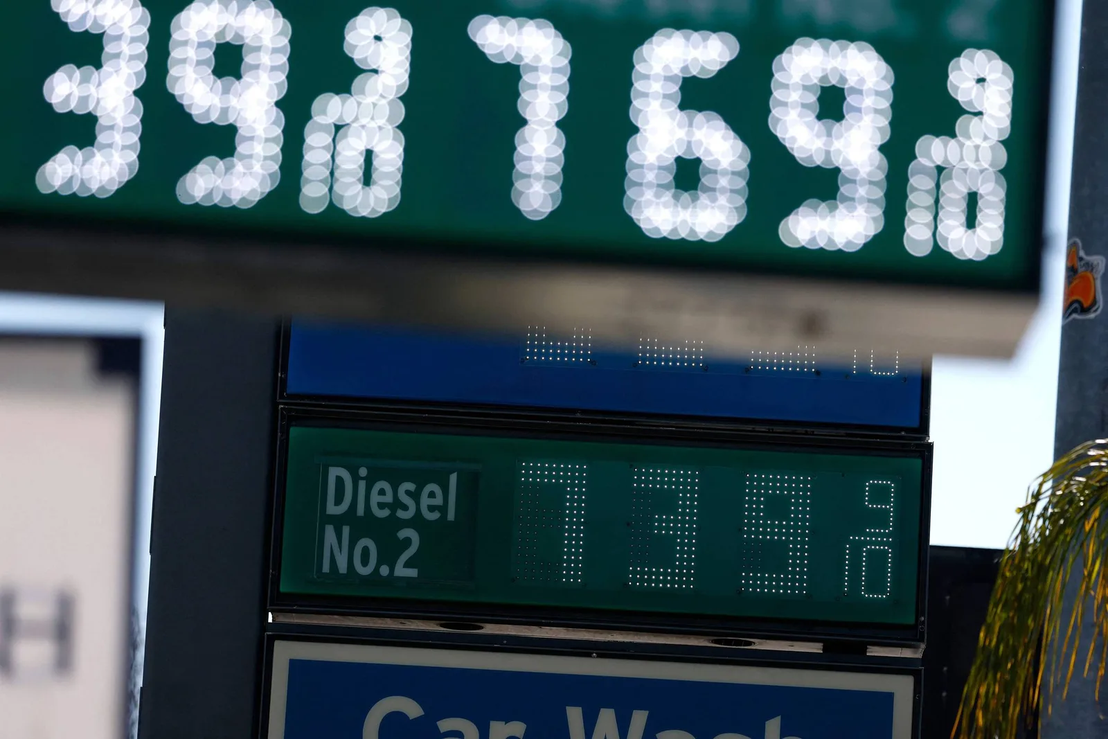 Diesel nos Estados Unidos supera US$ 6 por galão pela primeira vez
