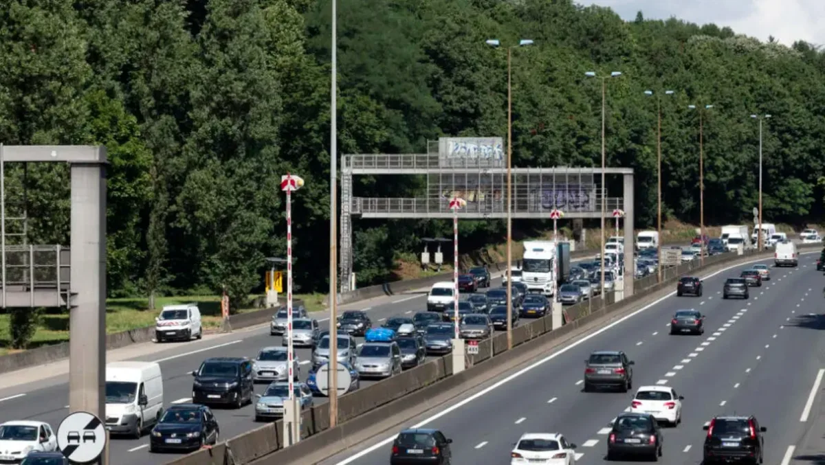 França amplia punição para motoristas que usam celular durante a condução