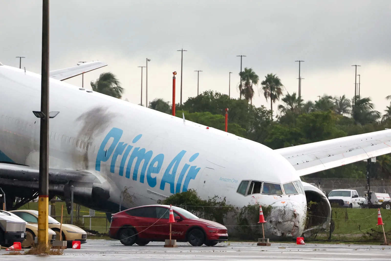 Investigação analisa dados de voo após cargueiro sair da pista em Miami