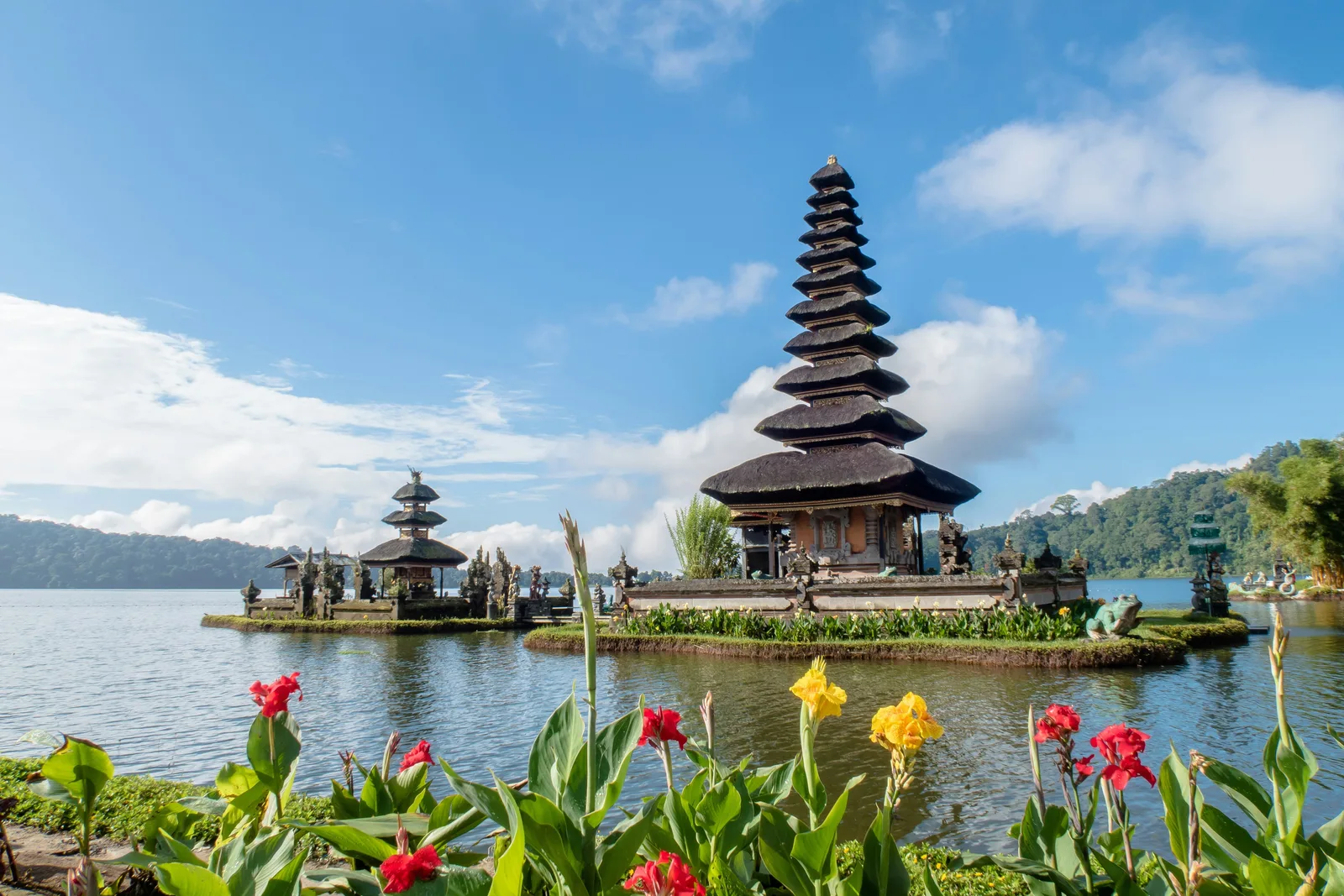 Brasileira é detida em Bali com cocaína líquida em frascos de xampu