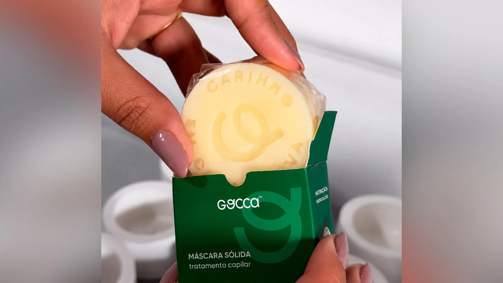 Gocca leva cosméticos amazônicos para cabelos ondulados, cacheados e crespos