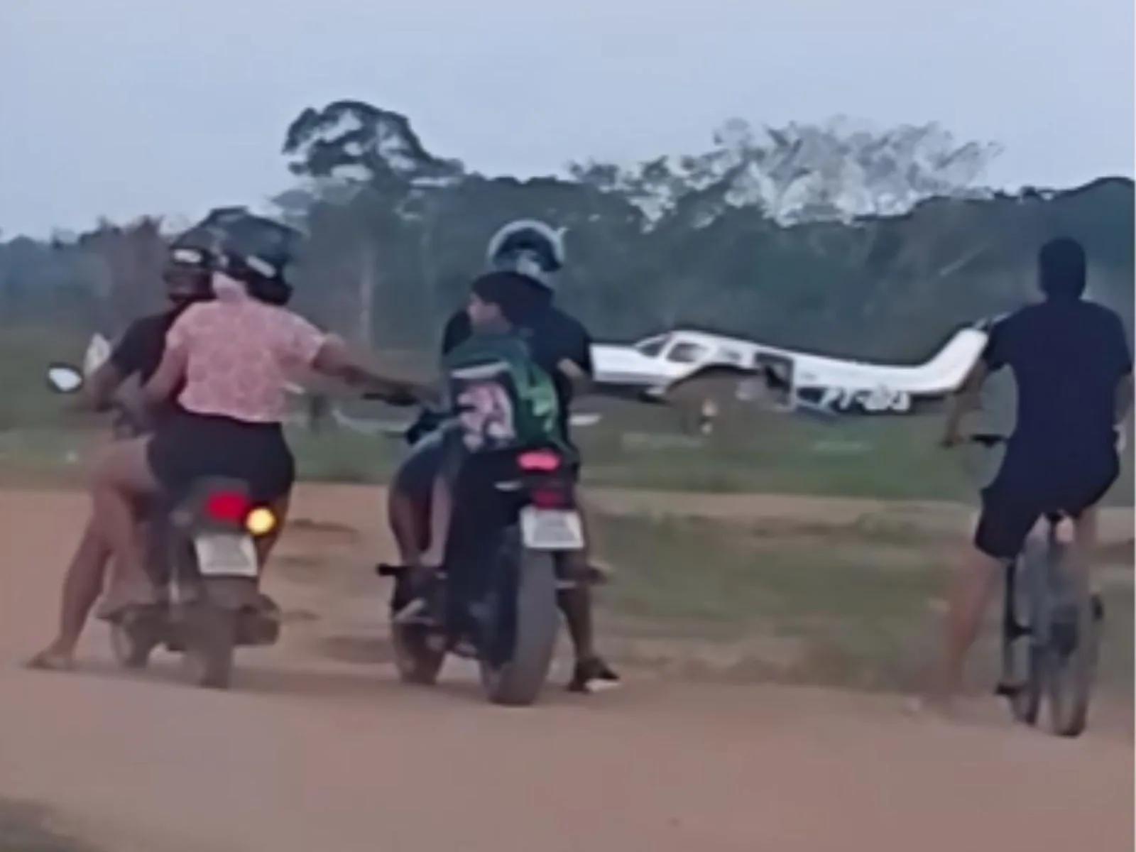Avião pousa sem porta em Santa Rosa do Purus durante atividade da Funai