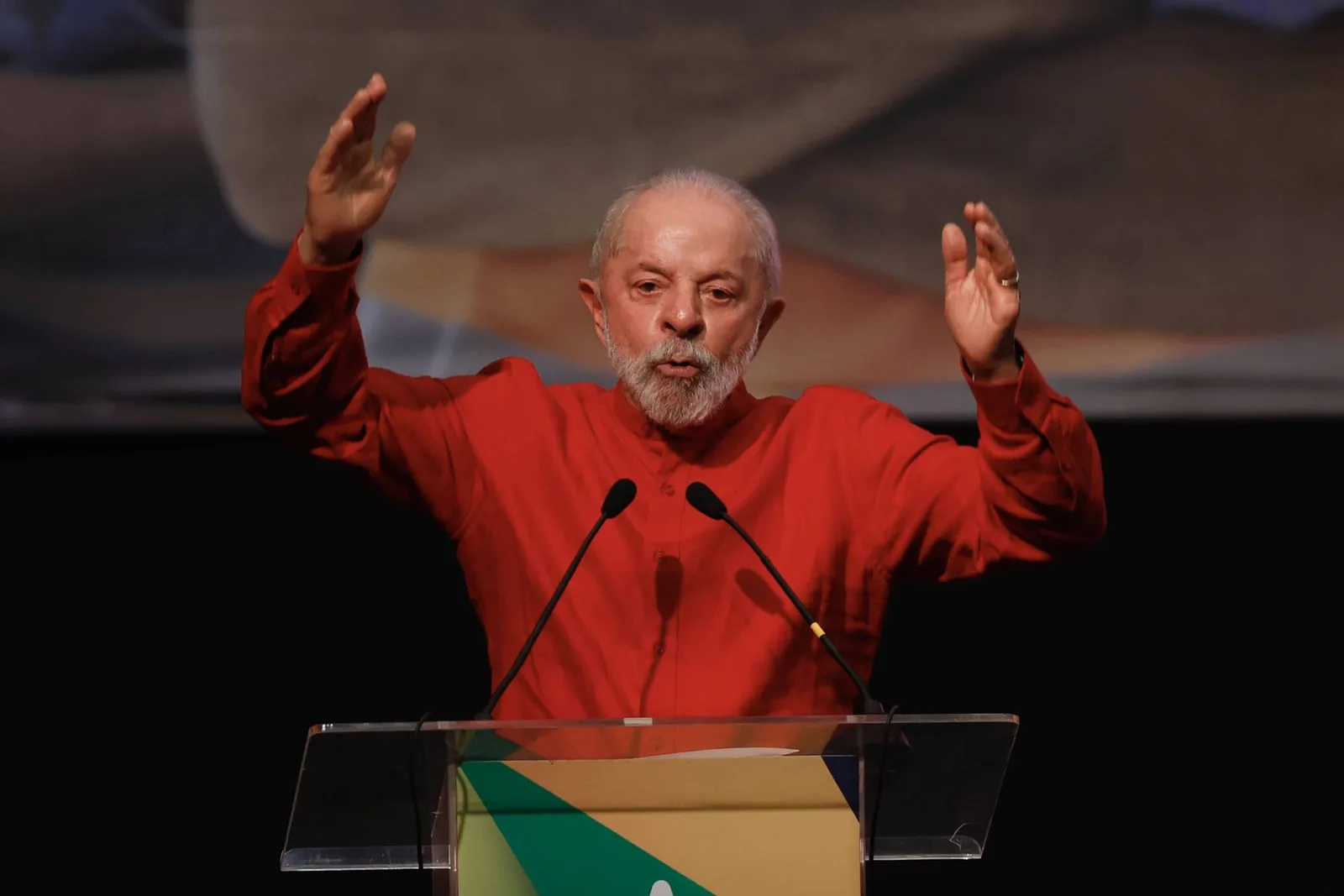 PT orienta candidatos a reforçar Lula e aliados nos materiais eleitorais