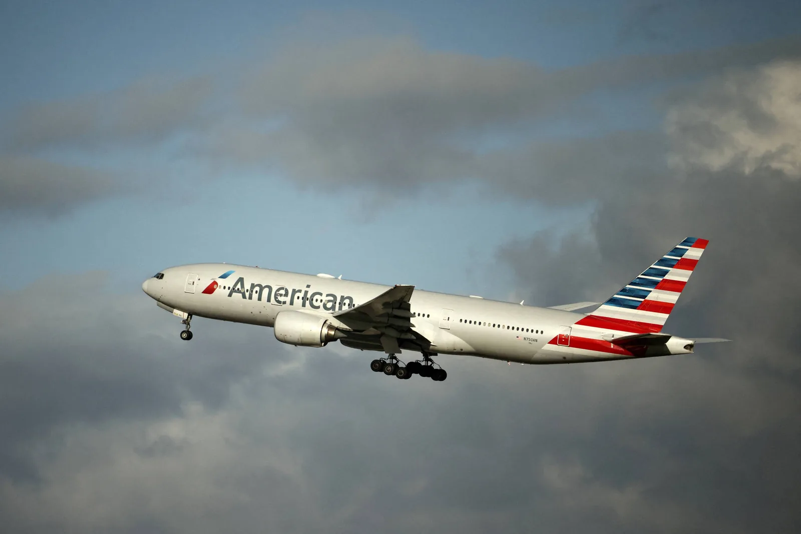 FAA terá de detalhar remédios permitidos para pilotos e controladores