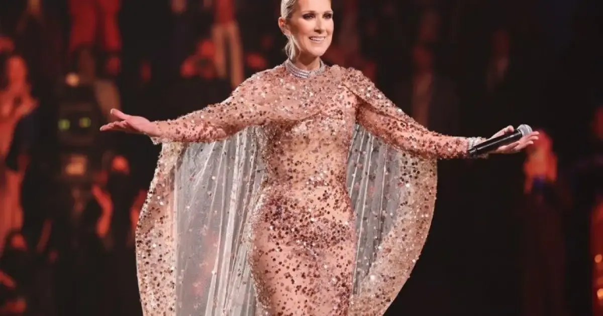 Céline Dion se apresenta em Paris diante de 30 mil fãs
