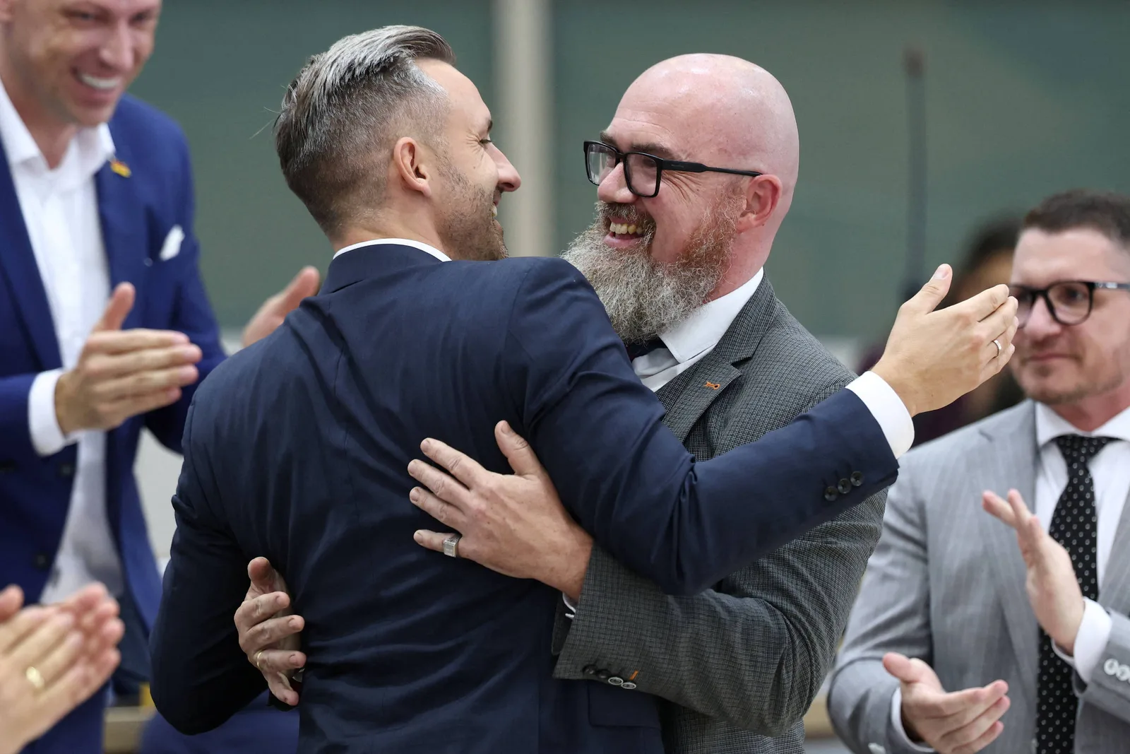 Ativistas barram vice-presidente da AfD em homenagem em Halle