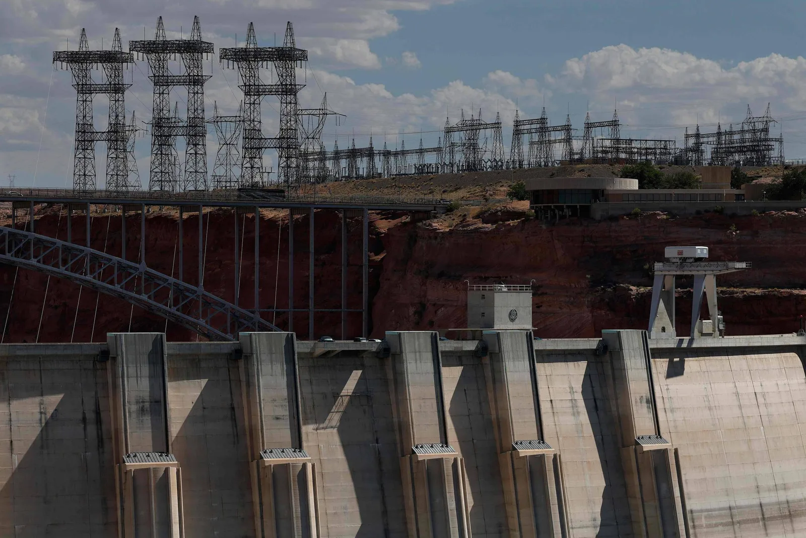 Custos de energia, tarifas e IA pressionam indústria americana