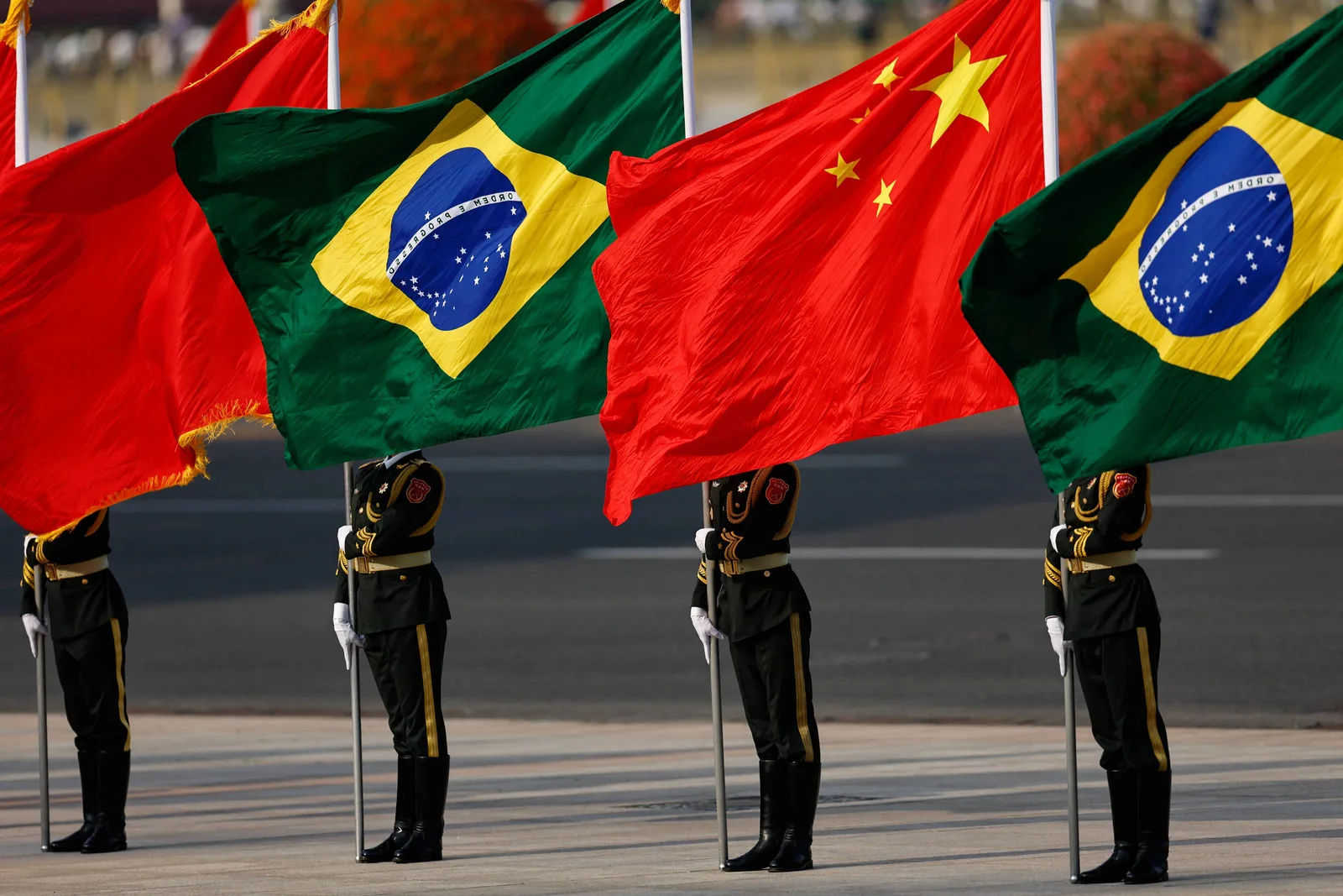 China prevê comércio preservado apesar de possível tensão com Flávio Bolsonaro