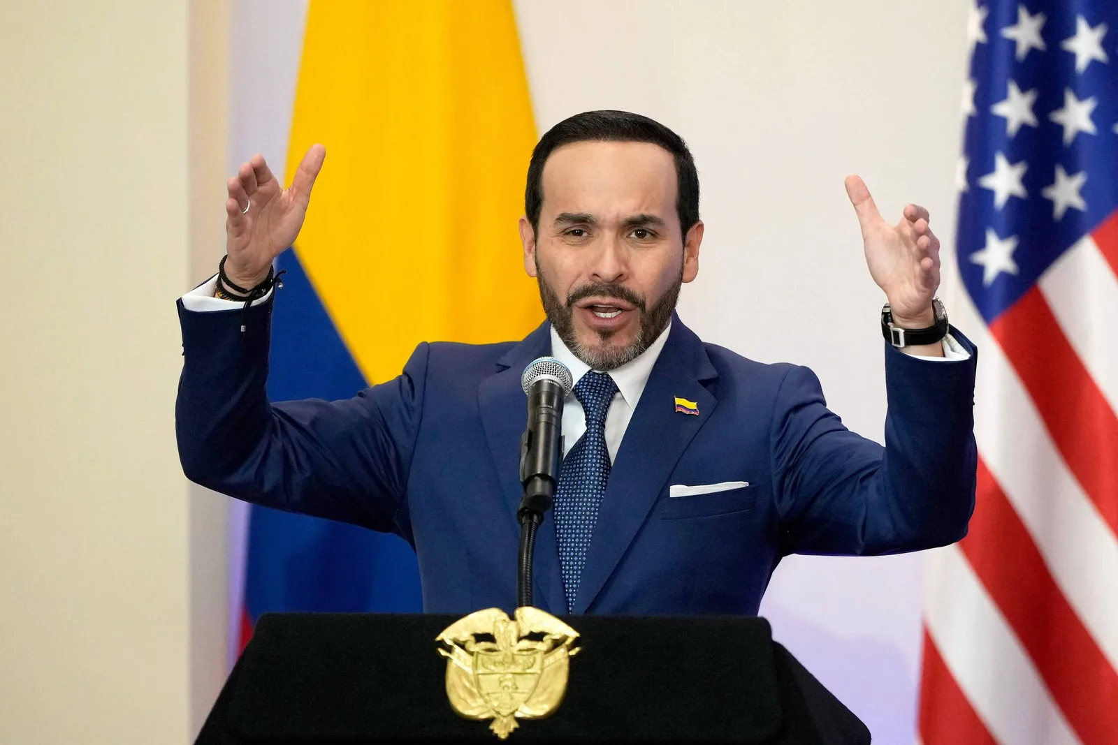 Novo decreto colombiano limita porte de armas às licenças específicas