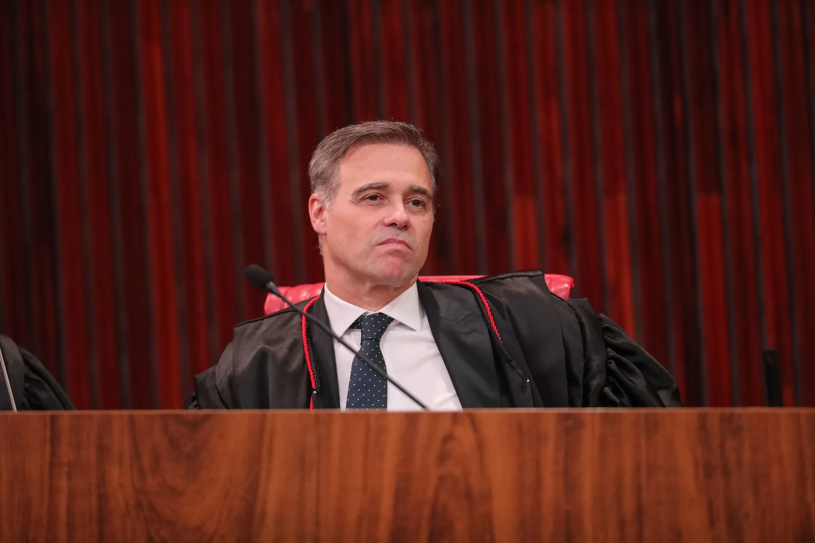 TSE restringe remoção de posts sobre Flávio Bolsonaro e Nossa Senhora Aparecida